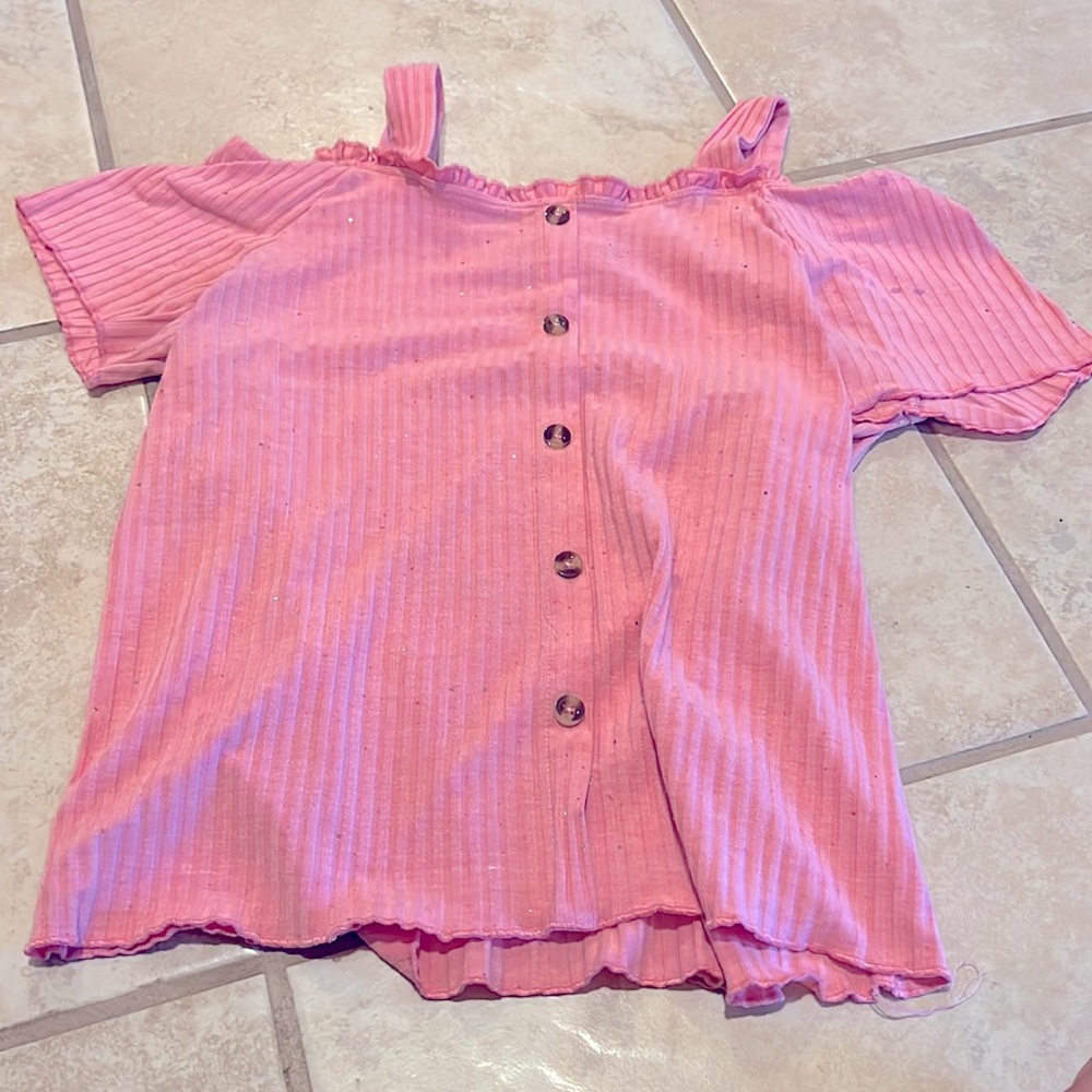 Girls cropped pink button up shirt cute and trendy